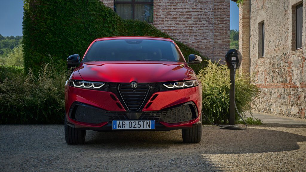 Alfa Romeo Tonale facelift crossover (2025)