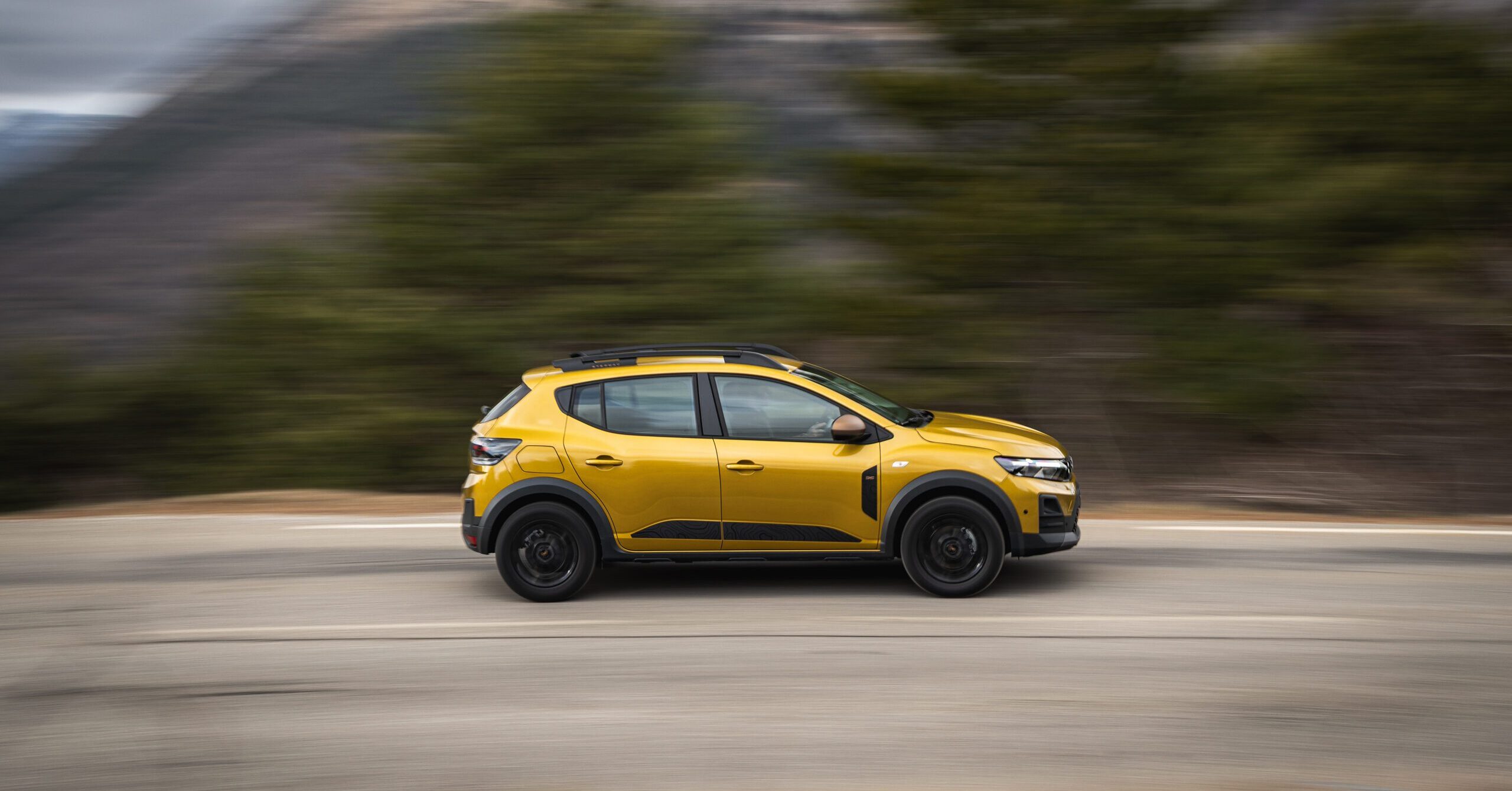 Tesla Model Y terug Europese nummer één in juni, Dacia Sandero blijft voorlopig wel de kampioen van 2026
